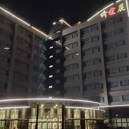 Hotel 綺麗商旅園區館 à T'ai-tung Extérieur photo